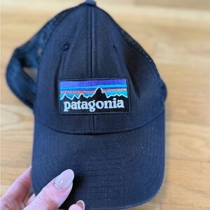 Patagonia Black snap back hat Cap with Vibrant Logo